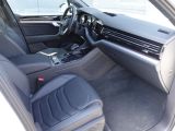 VW Touareg bei Sportwagen.expert - Abbildung (13 / 15)