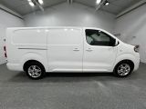 Opel Vivaro bei Sportwagen.expert - Abbildung (6 / 15)