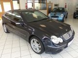 Mercedes-Benz C-Klasse bei Sportwagen.expert - Abbildung (4 / 13)