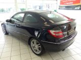 Mercedes-Benz C-Klasse bei Sportwagen.expert - Abbildung (8 / 13)