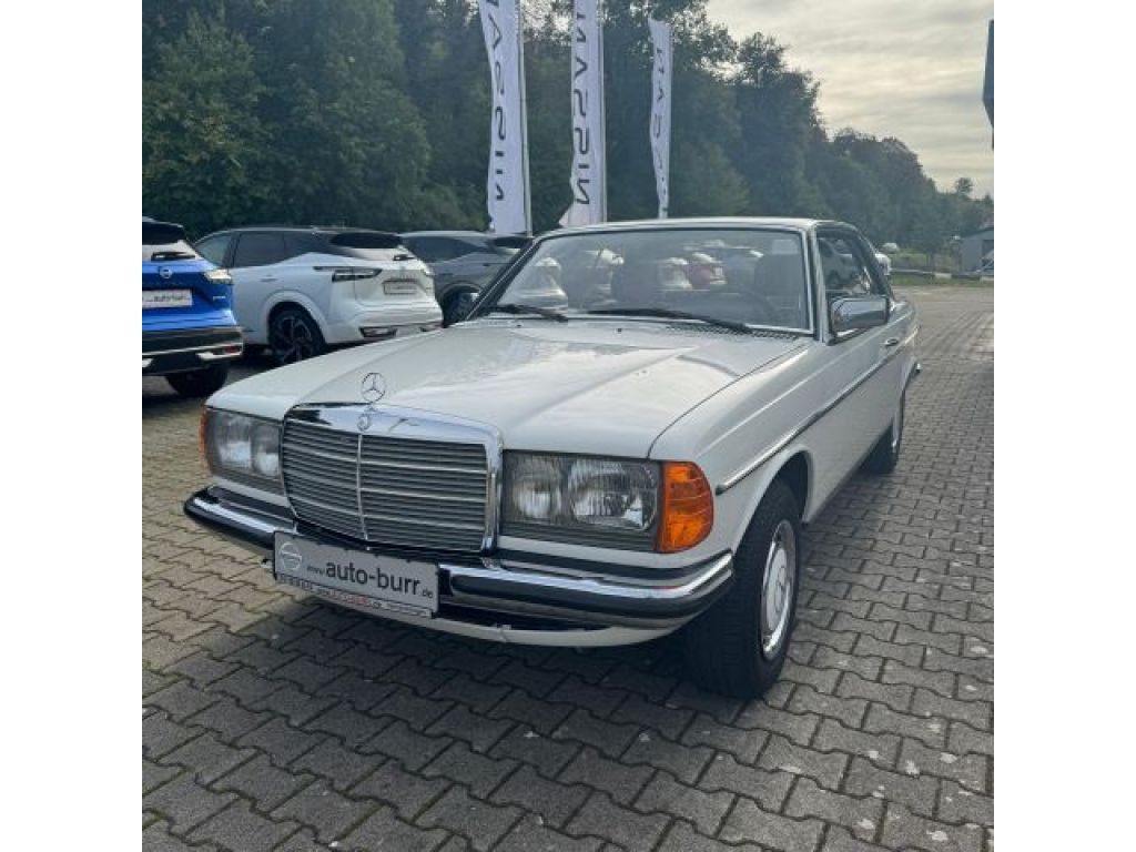 Mercedes-Benz 230 bei Sportwagen.expert - Hauptabbildung Mercedes-Benz 230 bei Sportwagen.expert - Hauptabbildung