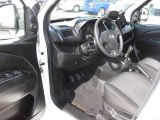 Opel Combo bei Sportwagen.expert - Abbildung (9 / 10)