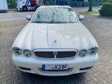 Jaguar XJ8 bei Sportwagen.expert - Abbildung (4 / 15)