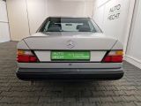 Mercedes-Benz 260 bei Sportwagen.expert - Abbildung (6 / 15)