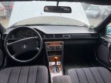 Mercedes-Benz E 260 Automatik bei Sportwagen.expert - Abbildung (7 / 9) Mercedes-Benz E 260 Automatik bei Sportwagen.expert - Abbildung (7 / 9)