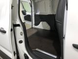 Opel Combo bei Sportwagen.expert - Abbildung (10 / 15)