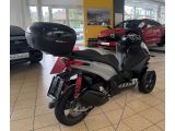 Piaggio MP3 bei Sportwagen.expert - Abbildung (3 / 9) Piaggio MP3 bei Sportwagen.expert - Abbildung (3 / 9)
