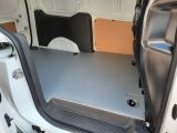 Ford Transit bei Sportwagen.expert - Abbildung (8 / 15)