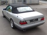 Mercedes-Benz E 220 Cabrio W124 Final Edition Automatik bei Sportwagen.expert - Abbildung (15 / 15)