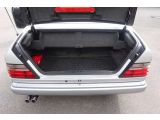 Mercedes-Benz E 220 Cabrio W124 Final Edition Automatik bei Sportwagen.expert - Abbildung (9 / 15)