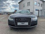 Audi A8 bei Sportwagen.expert - Abbildung (2 / 15)