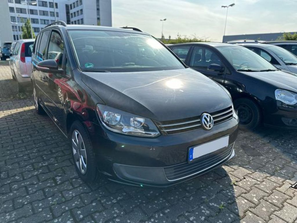 VW Touran bei Sportwagen.expert - Hauptabbildung