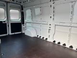 Opel Movano bei Sportwagen.expert - Abbildung (8 / 15)