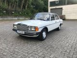 Mercedes-Benz 230 bei Sportwagen.expert - Abbildung (2 / 15)