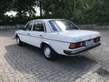 Mercedes-Benz 230 bei Sportwagen.expert - Abbildung (7 / 15)