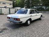Mercedes-Benz 230 bei Sportwagen.expert - Abbildung (6 / 15)