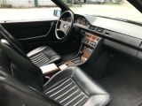 Mercedes-Benz 230 bei Sportwagen.expert - Abbildung (13 / 15)