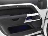 Land Rover Defender bei Sportwagen.expert - Abbildung (11 / 15)