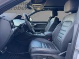 VW Touareg bei Sportwagen.expert - Abbildung (9 / 15)