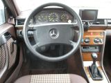 Mercedes-Benz E-Klasse bei Sportwagen.expert - Abbildung (13 / 15)