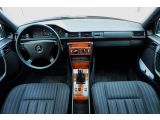 Mercedes-Benz 230 bei Sportwagen.expert - Abbildung (9 / 15)