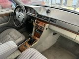Mercedes-Benz 230 bei Sportwagen.expert - Abbildung (14 / 15)