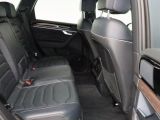 VW Touareg bei Sportwagen.expert - Abbildung (8 / 15)