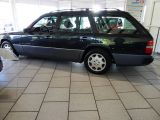 Mercedes-Benz E-Klasse bei Sportwagen.expert - Abbildung (2 / 15)