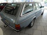 Mercedes-Benz 230 bei Sportwagen.expert - Abbildung (8 / 15) Mercedes-Benz 230 bei Sportwagen.expert - Abbildung (8 / 15)