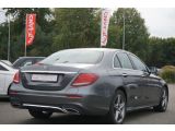 Mercedes-Benz E-Klasse bei Sportwagen.expert - Abbildung (5 / 15)